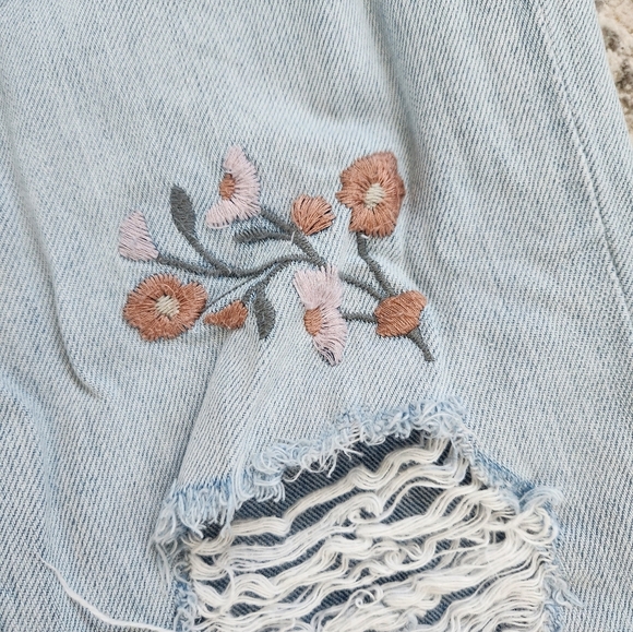 Lucky Brand Embroidered Distressed Light Blue Jeans, 4/27 - Picture 3 of 7